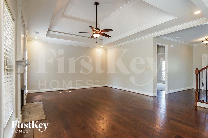 606 Park Lake Cir - Photo 3 of 16