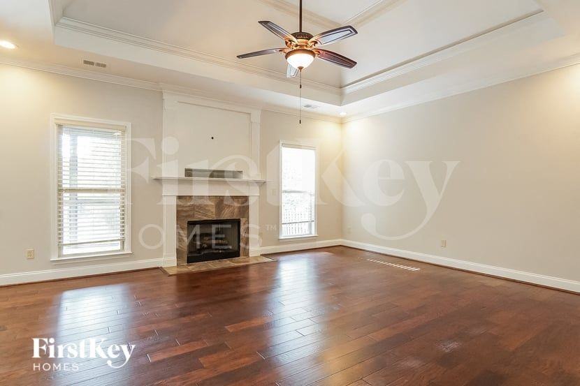 606 Park Lake Cir - Photo 4 of 16