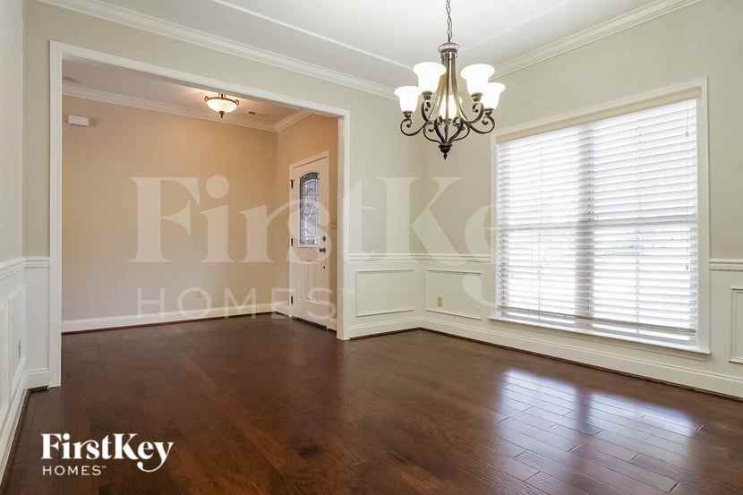 606 Park Lake Cir - Photo 5 of 16