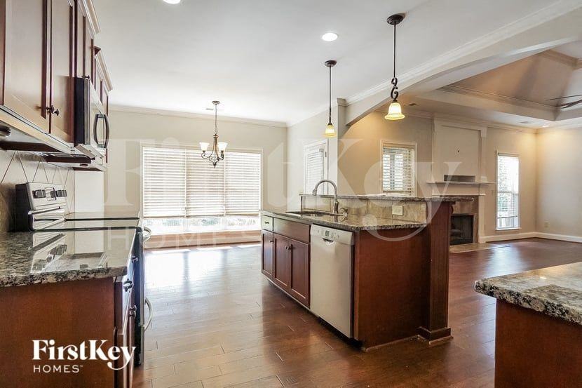 606 Park Lake Cir - Photo 6 of 16