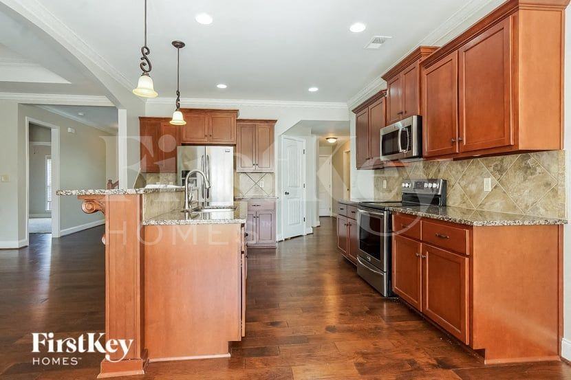 606 Park Lake Cir - Photo 7 of 16