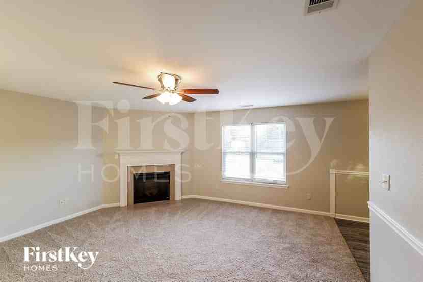 3630 Wind Ridge Ln - Photo 4 of 15