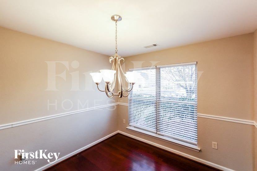 3630 Wind Ridge Ln - Photo 5 of 15