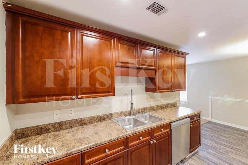 3630 Wind Ridge Ln - Photo 6 of 15