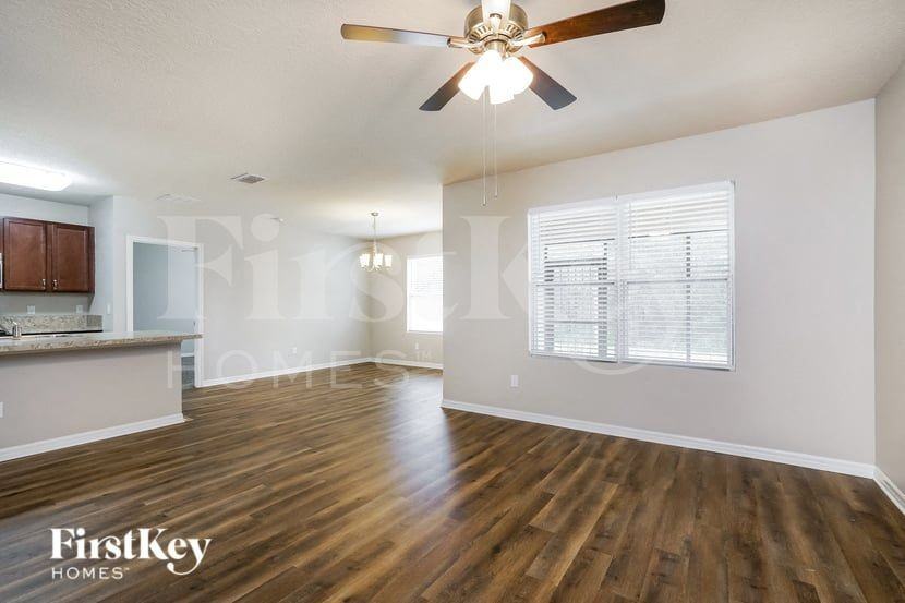 16736 Citrus Pkwy - Photo 4 of 15