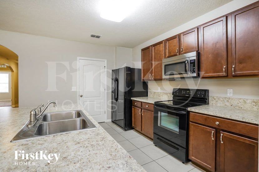 16736 Citrus Pkwy - Photo 7 of 15