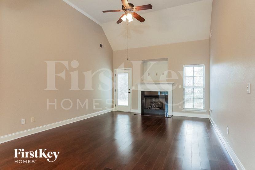 1012 Pilgrim Ln - Photo 2 of 15