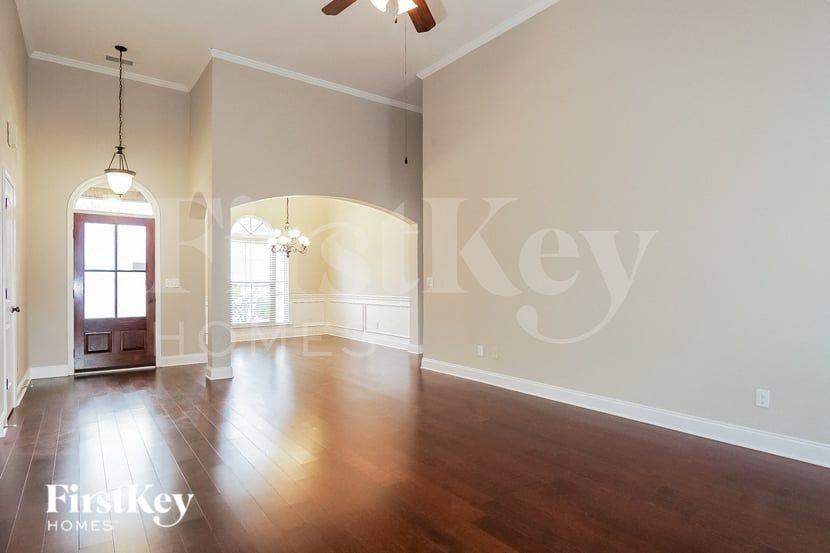 1012 Pilgrim Ln - Photo 4 of 15