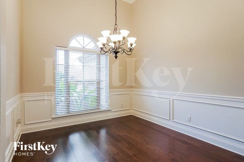 1012 Pilgrim Ln - Photo 5 of 15
