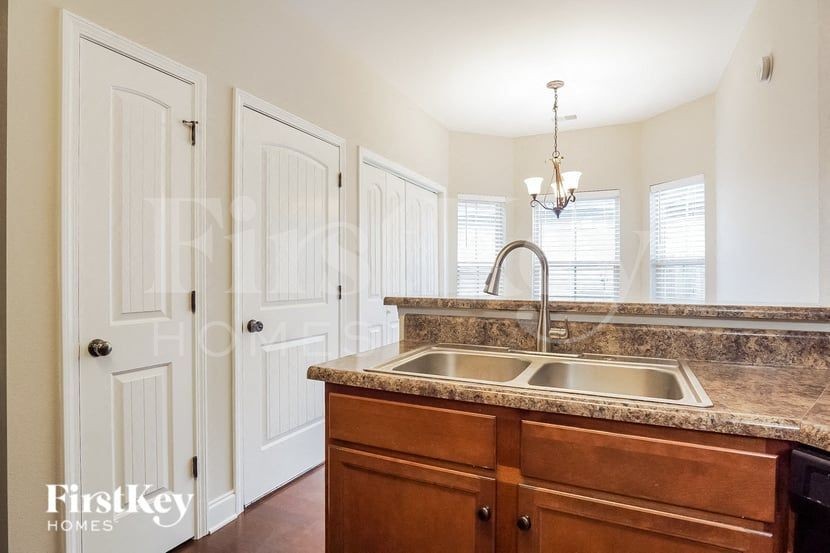 1012 Pilgrim Ln - Photo 7 of 15
