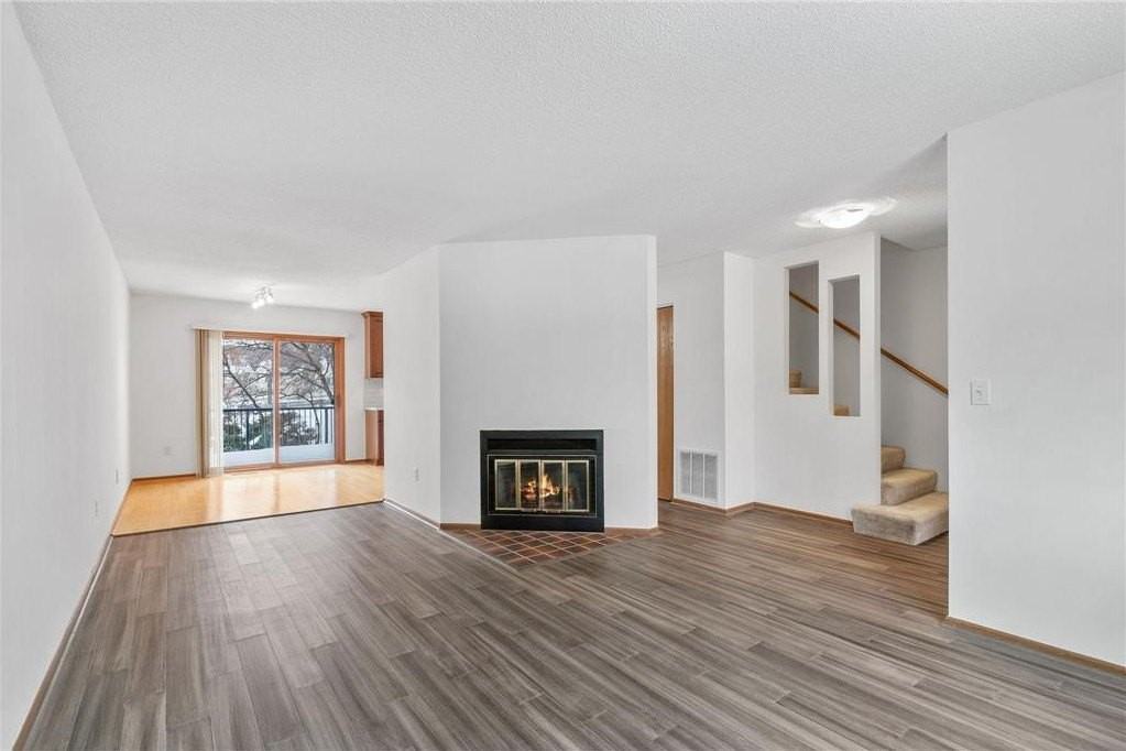 232 3rd Ave Ne - Photo 4 of 36