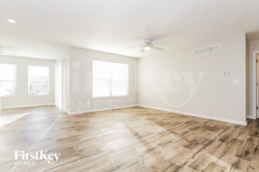 3277 Blue Springs Dr - Photo 3 of 15