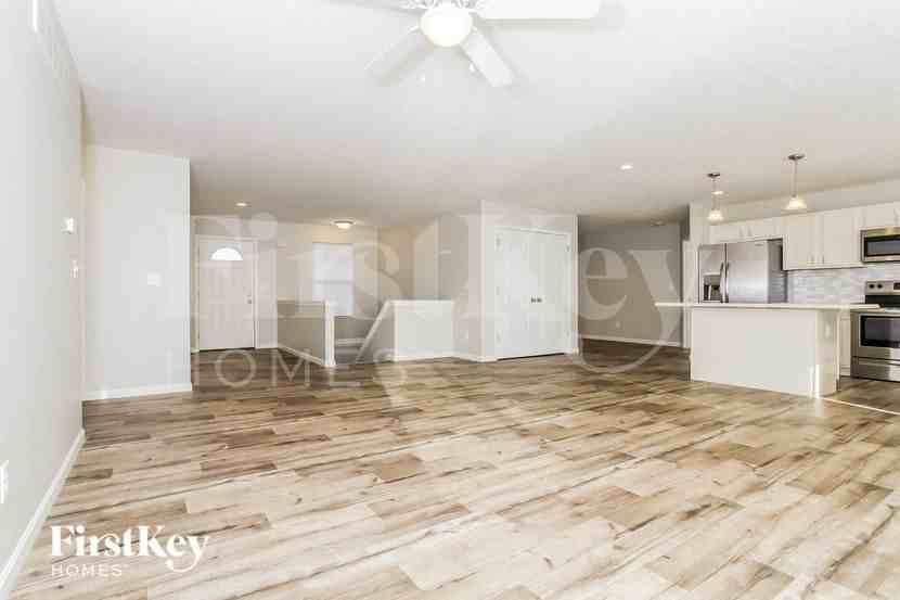 3277 Blue Springs Dr - Photo 4 of 15