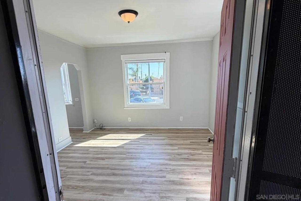 2578 L St - Photo 3 of 15