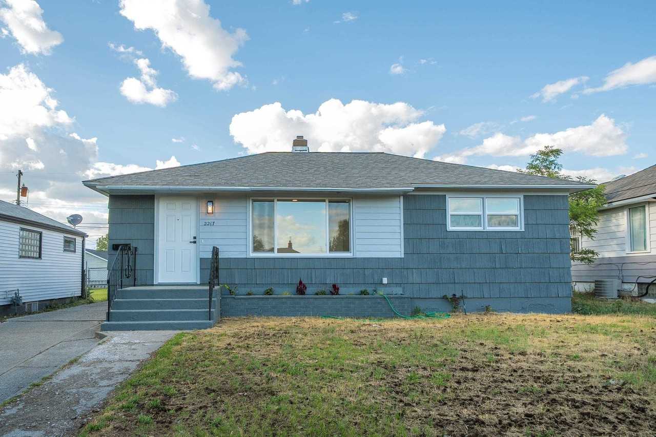 2217 E Longfellow Ave - Photo 2 of 23