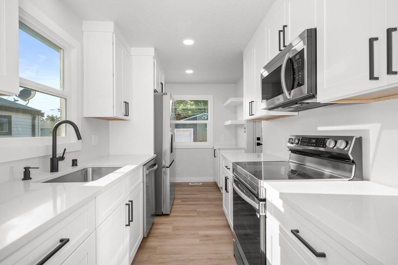 2217 E Longfellow Ave - Photo 3 of 23