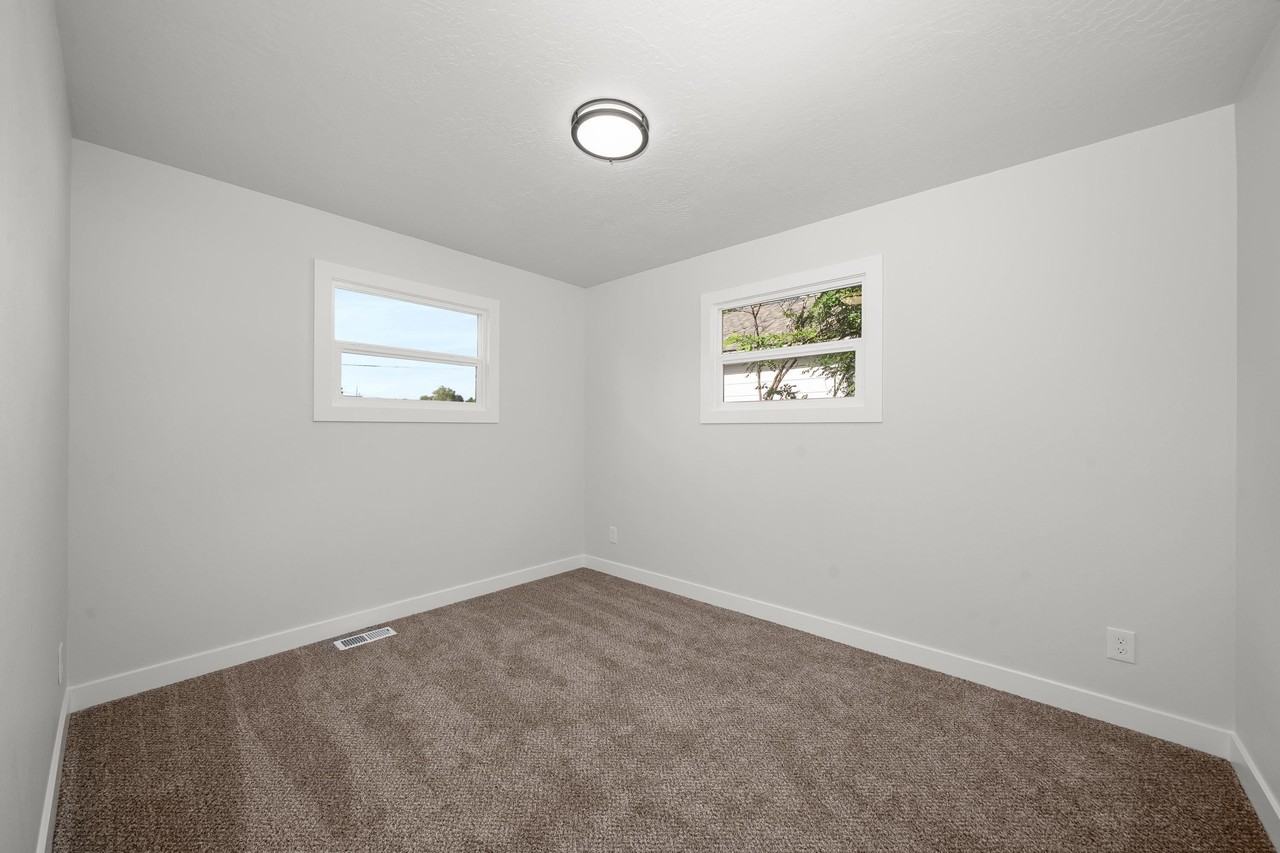 2217 E Longfellow Ave - Photo 6 of 23