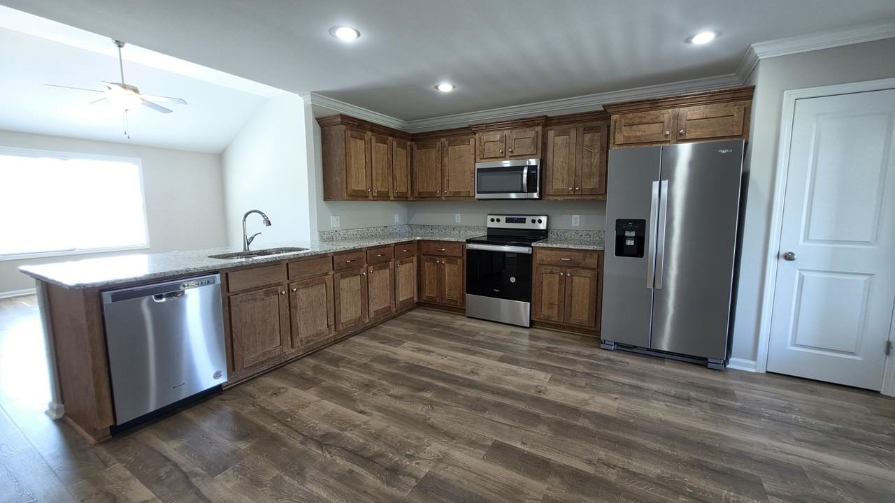 588 Brushwood Dr - Photo 6 of 37