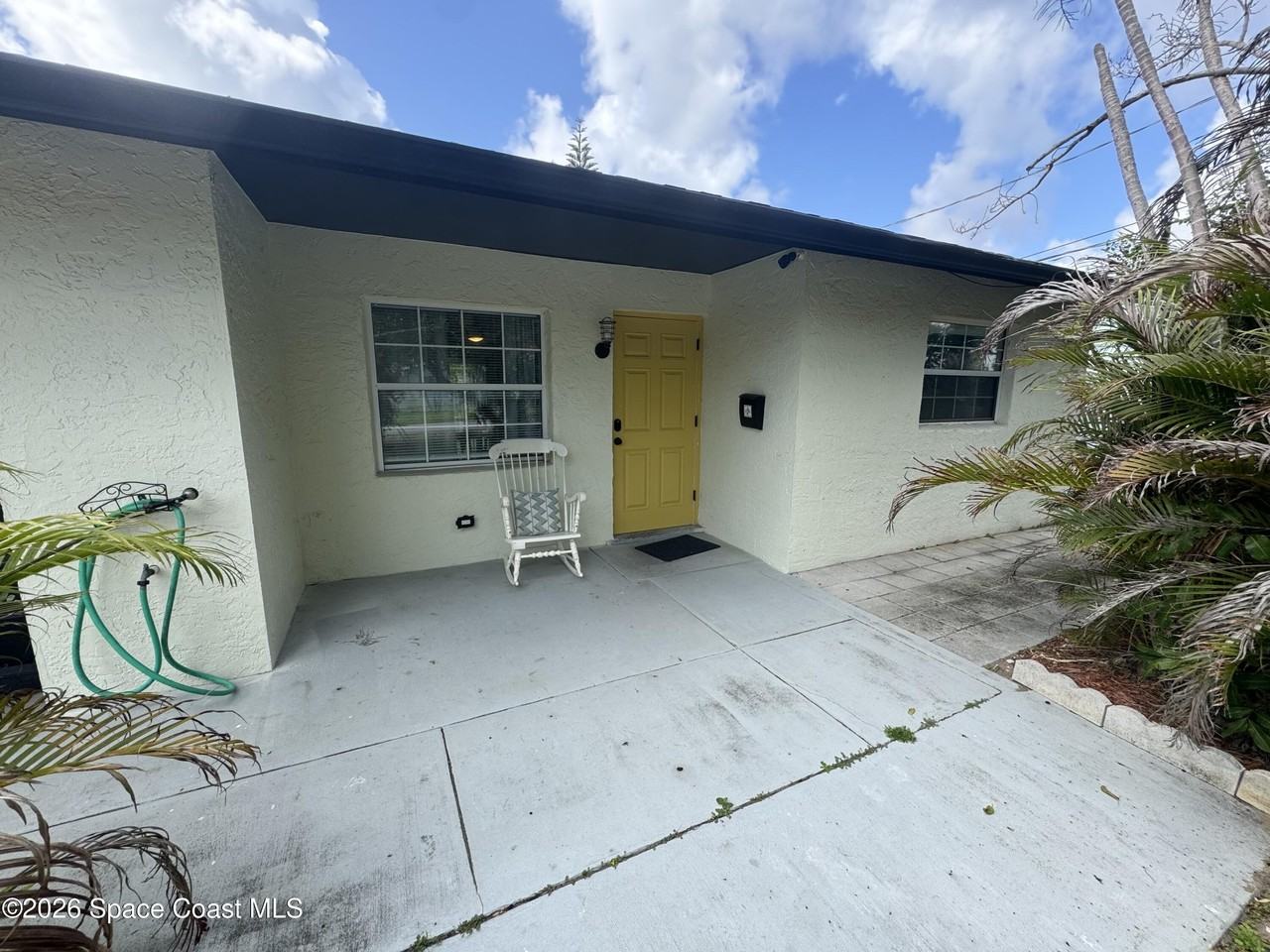 121 Franklyn Ave - Photo 2 of 19