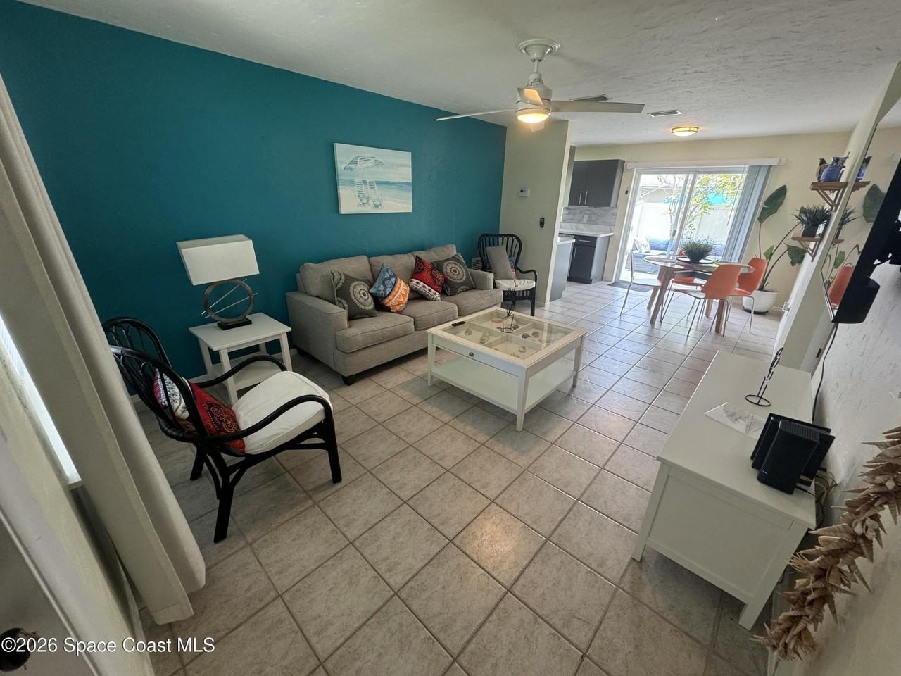 121 Franklyn Ave - Photo 3 of 19