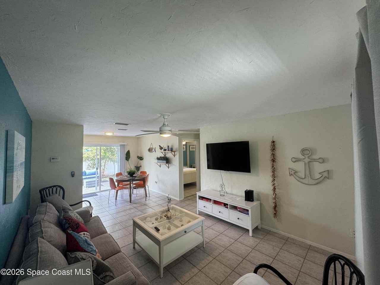 121 Franklyn Ave - Photo 4 of 19