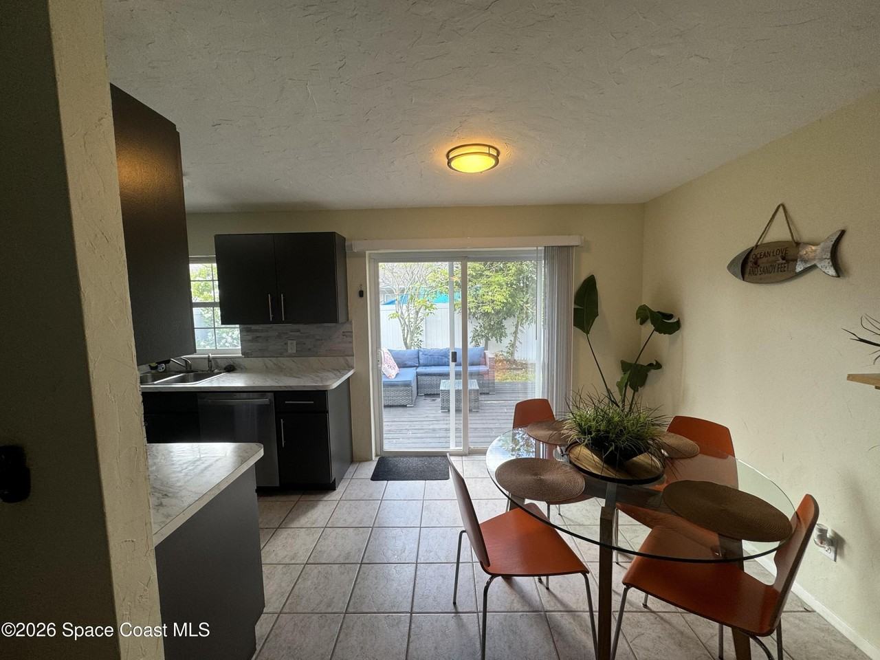 121 Franklyn Ave - Photo 6 of 19