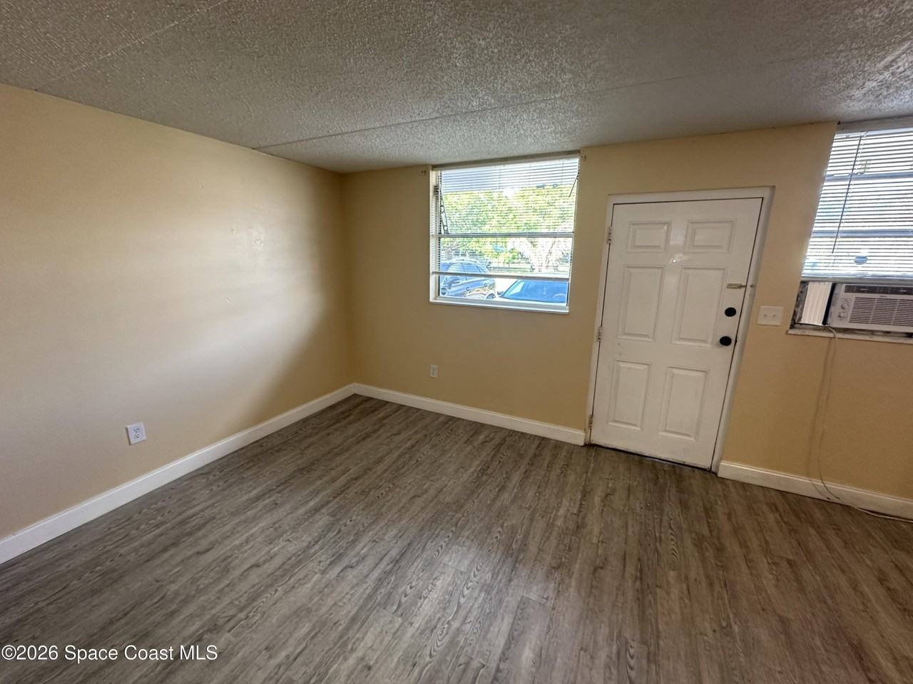 240 Stone St #6 - Photo 3 of 7