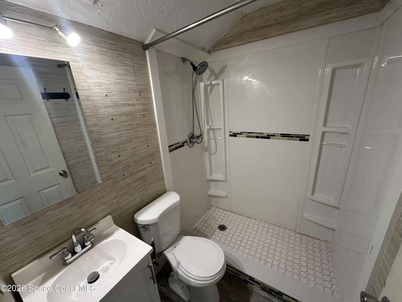 240 Stone St #6 - Photo 7 of 7