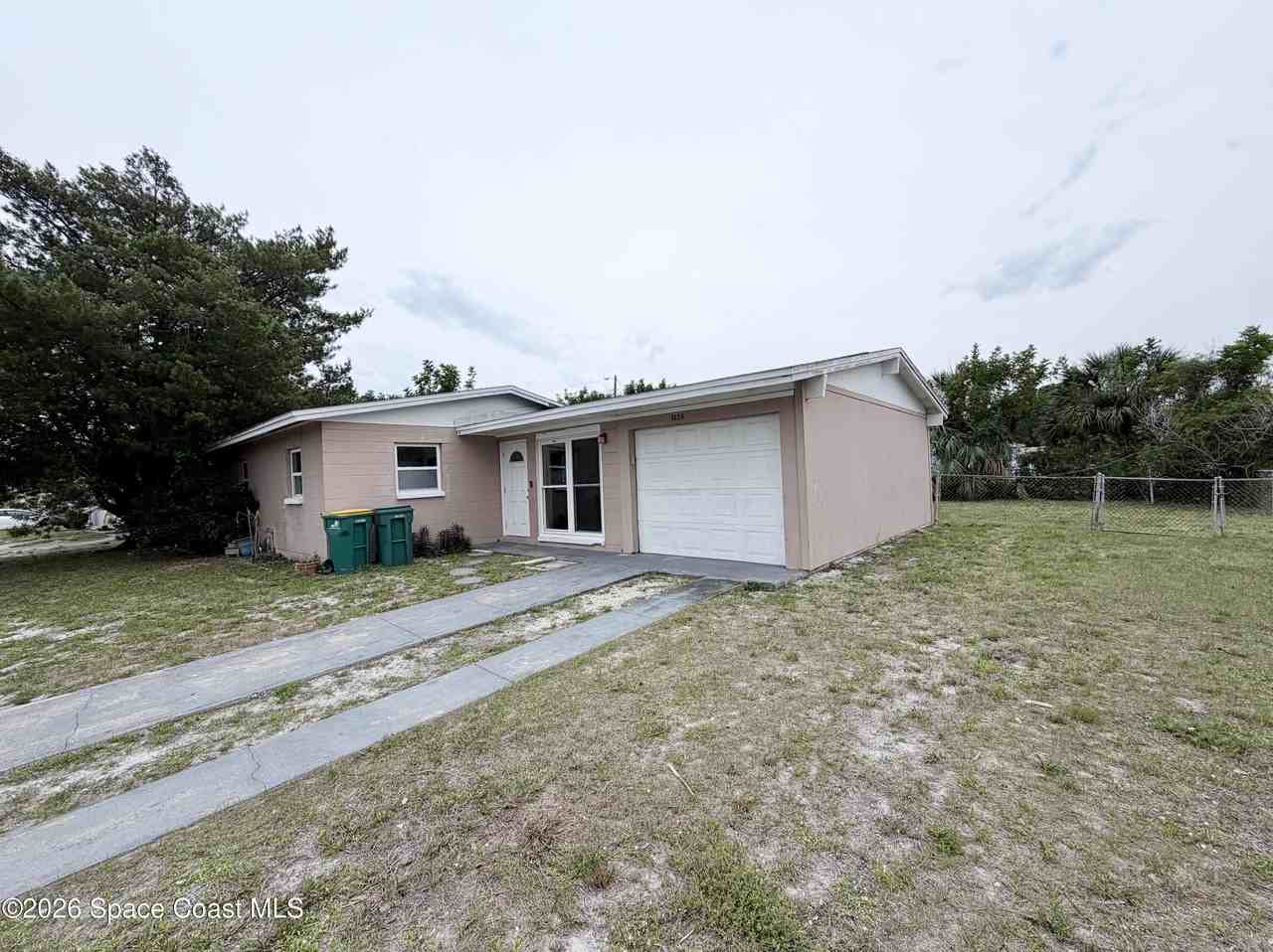 2107 Little John Rd - Photo 2 of 26