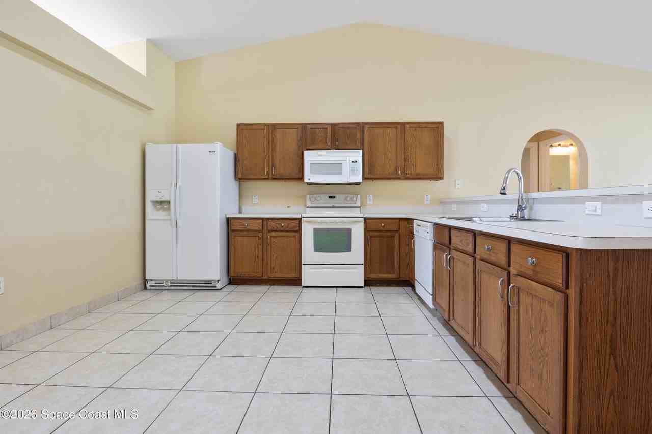 1406 Martinez St Se - Photo 6 of 22