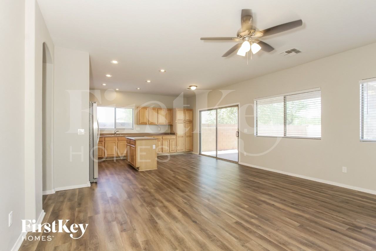 6724 S 49th Dr - Photo 2 of 15
