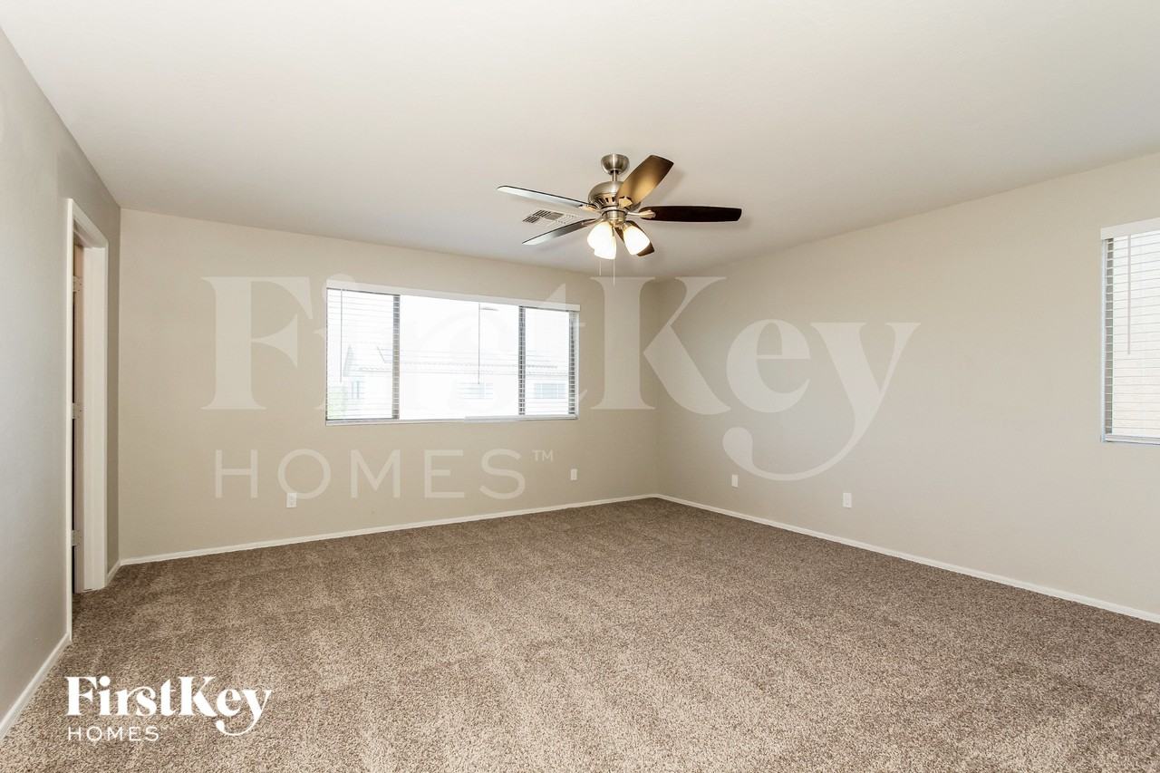 6724 S 49th Dr - Photo 4 of 15