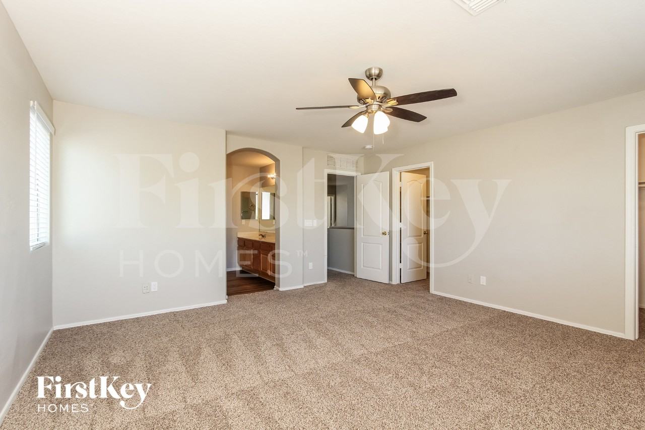 6724 S 49th Dr - Photo 5 of 15