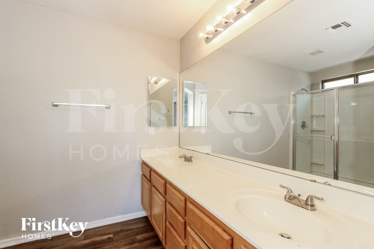 6724 S 49th Dr - Photo 6 of 15