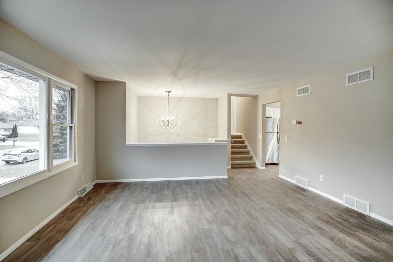 2678 Richardson St - Photo 5 of 28