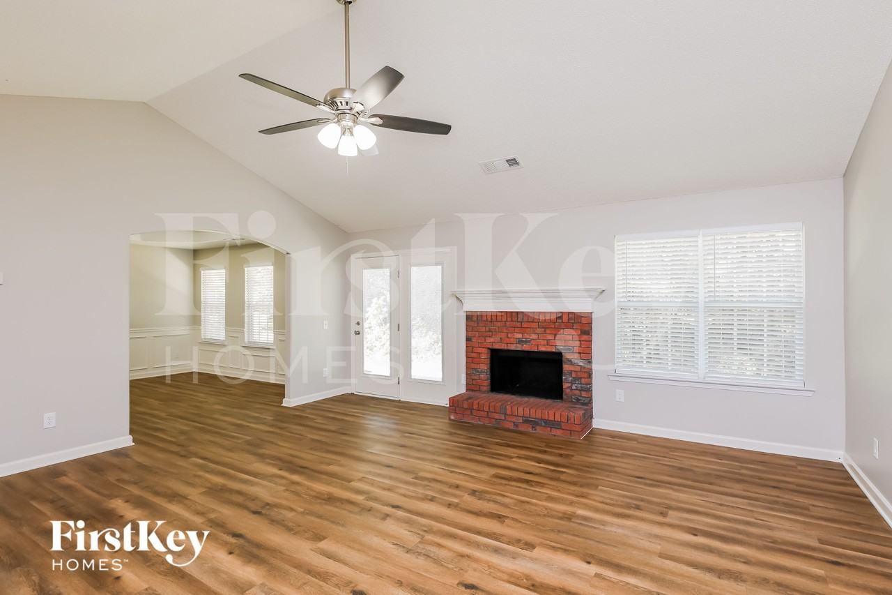 2539 Marixa Dr - Photo 4 of 15