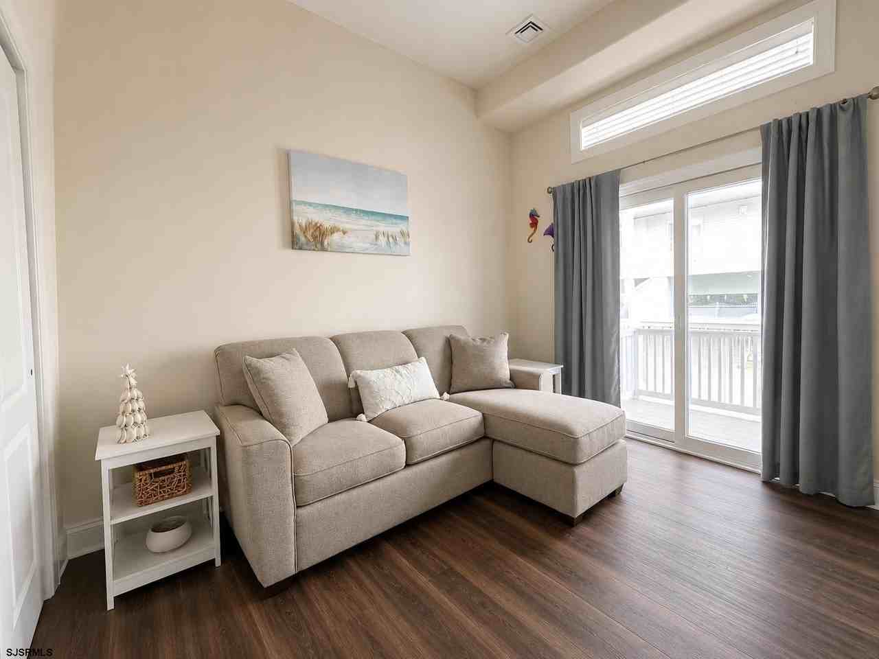 3913 Ocean Ave #3 - Photo 6 of 13