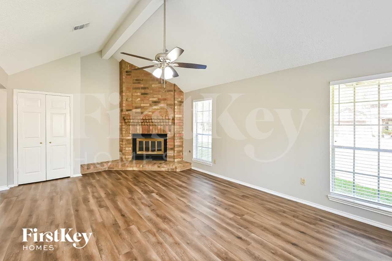 70 Timberspire Ln - Photo 3 of 15