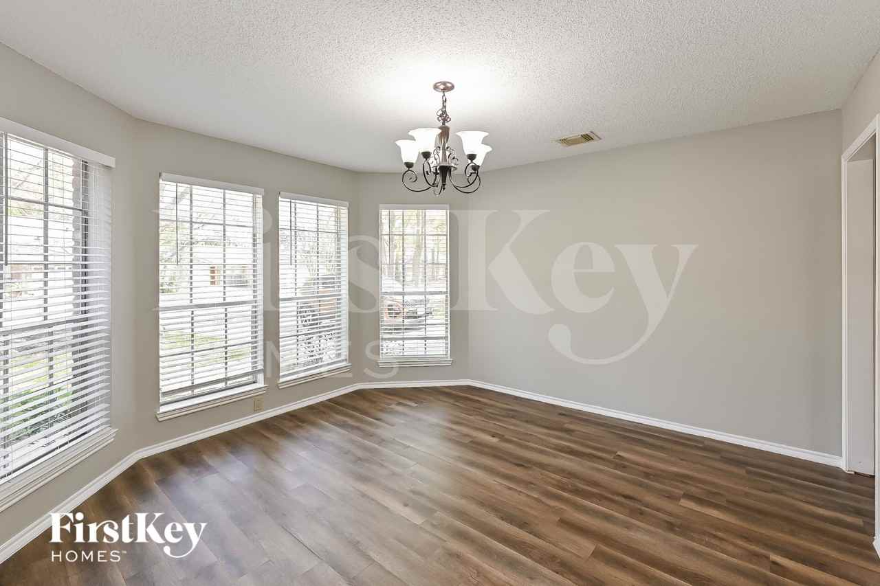 70 Timberspire Ln - Photo 4 of 15