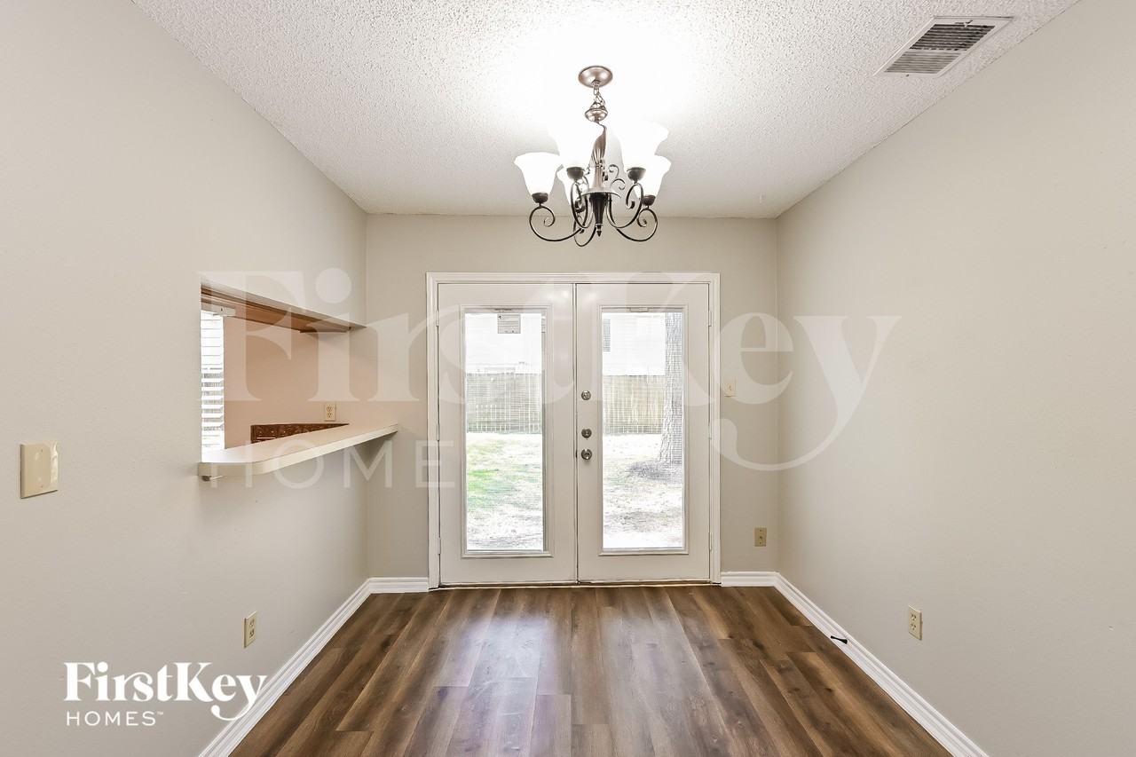70 Timberspire Ln - Photo 5 of 15