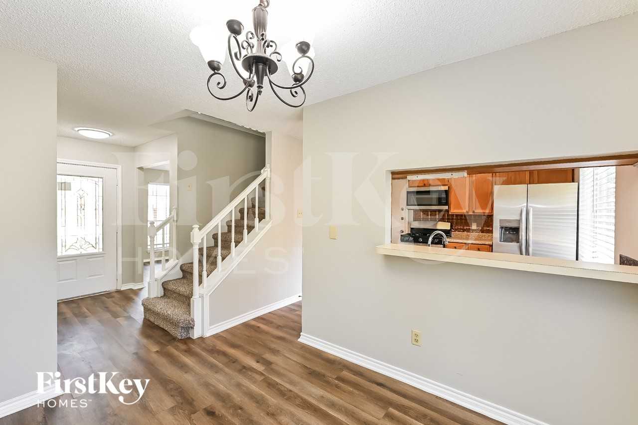 70 Timberspire Ln - Photo 6 of 15