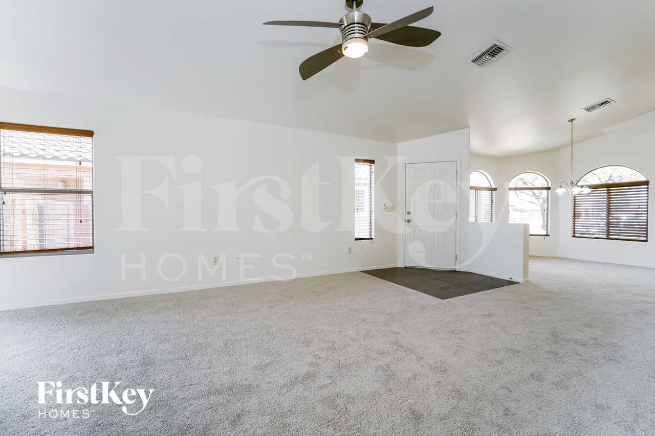 8711 N Moonfire Dr - Photo 5 of 15