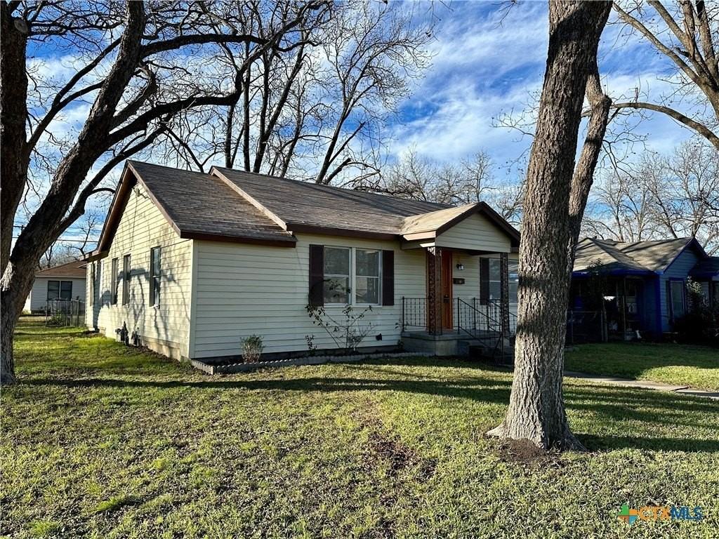 1002 N 12 - Photo 2 of 15
