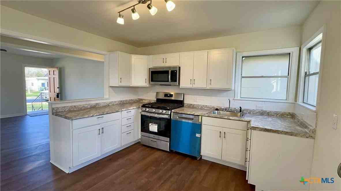 1002 N 12 - Photo 3 of 15