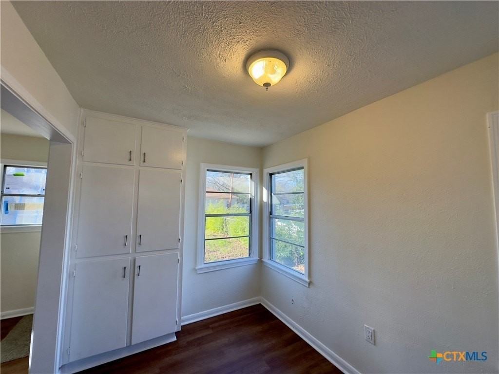 1002 N 12 - Photo 4 of 15