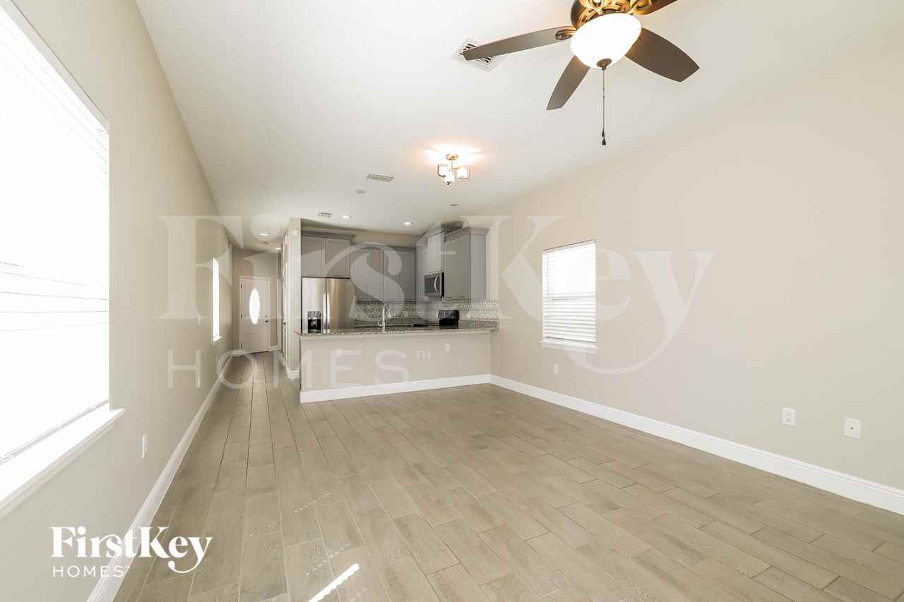 421 Finley Ave - Photo 4 of 15