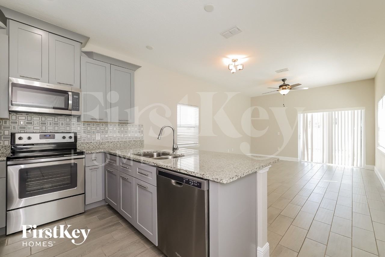 421 Finley Ave - Photo 5 of 15
