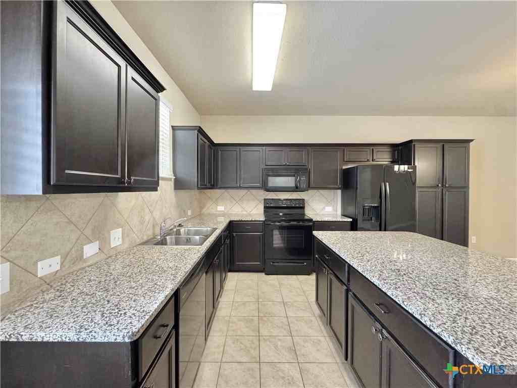 713 Katmai Cir - Photo 4 of 38
