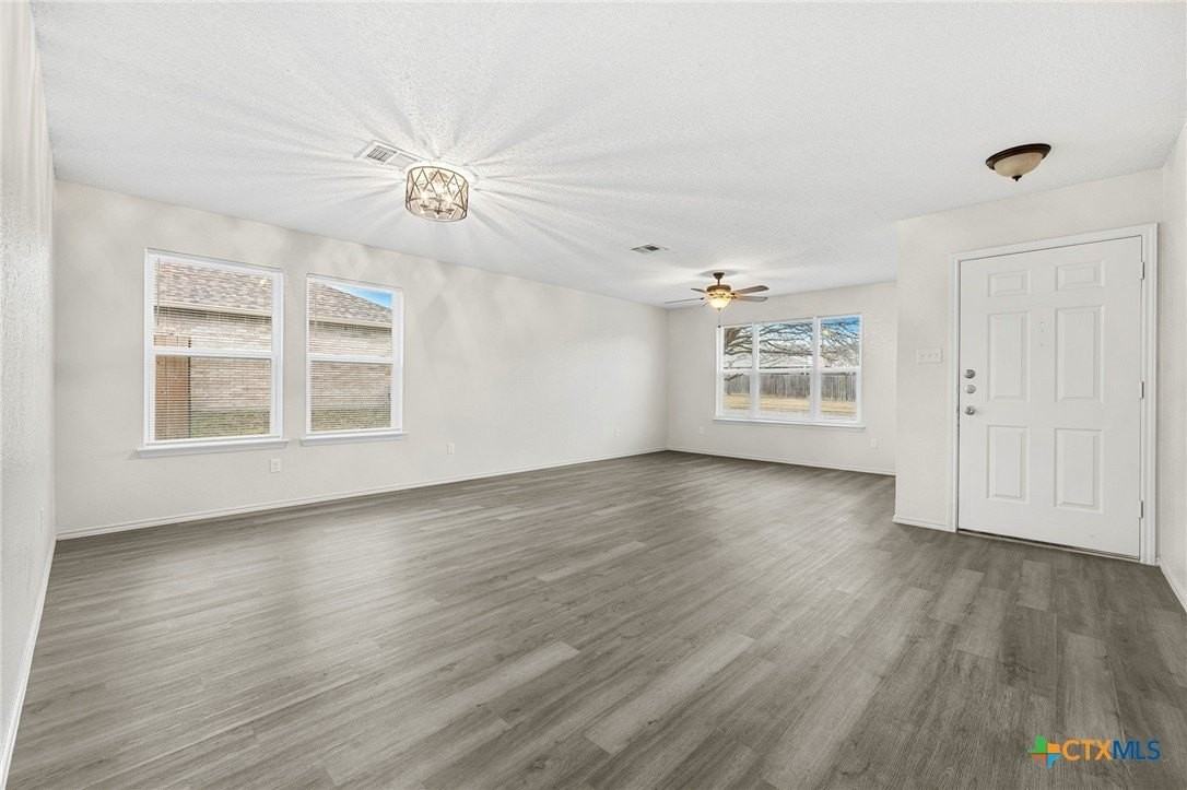 1005 Judy Ln - Photo 6 of 30