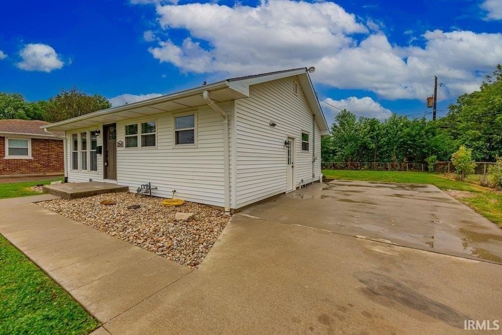 2054 Conlin Ave - Photo 3 of 29
